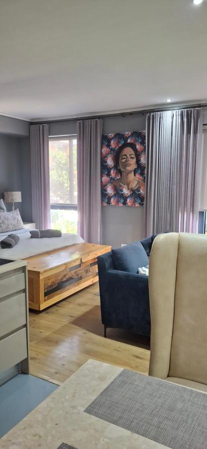 112 Luxury Studio at The Gallery - B&B Knysna
