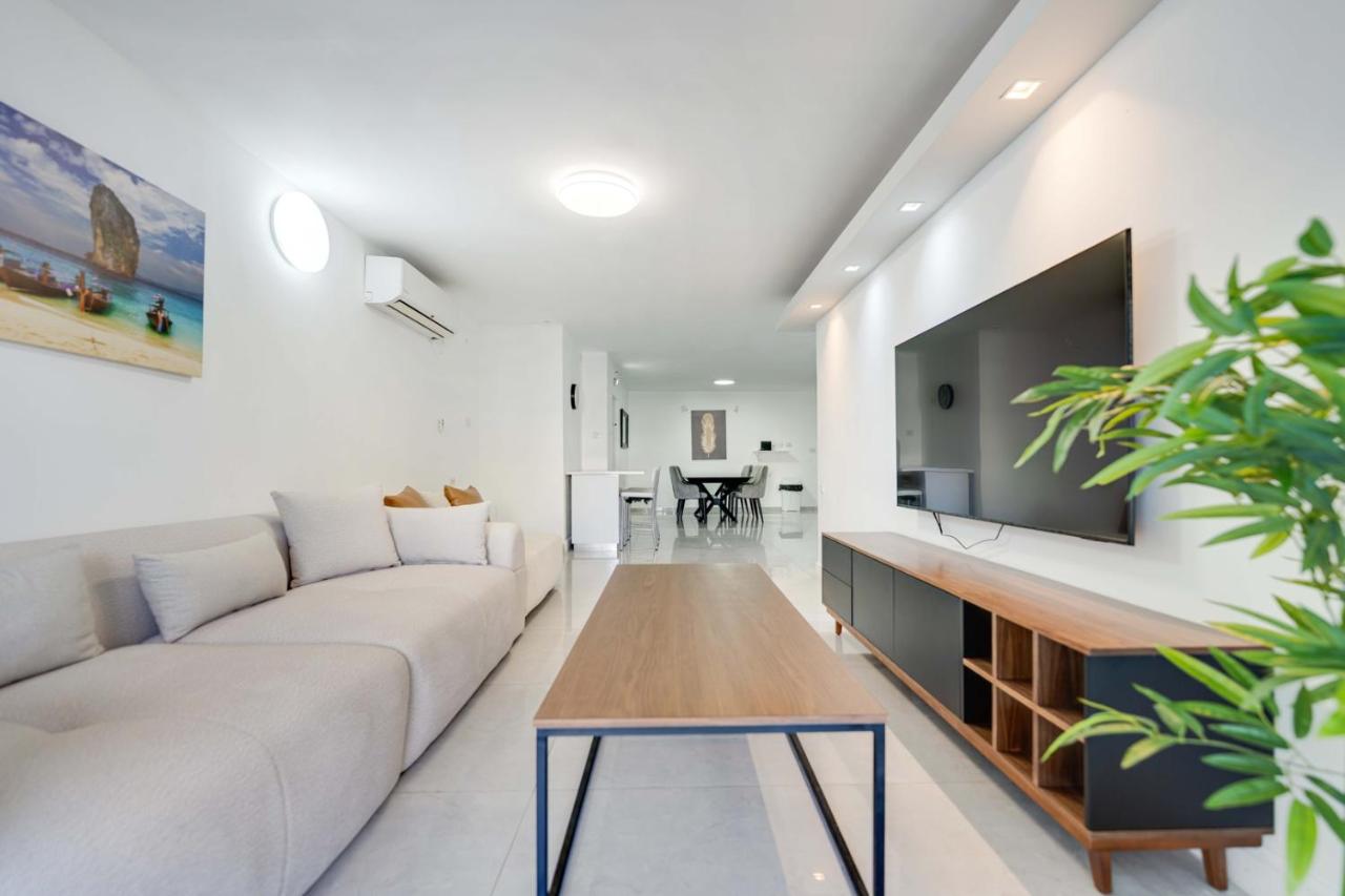 Spacious Luxury Beach Getaway by Torohome - B&B Asdod