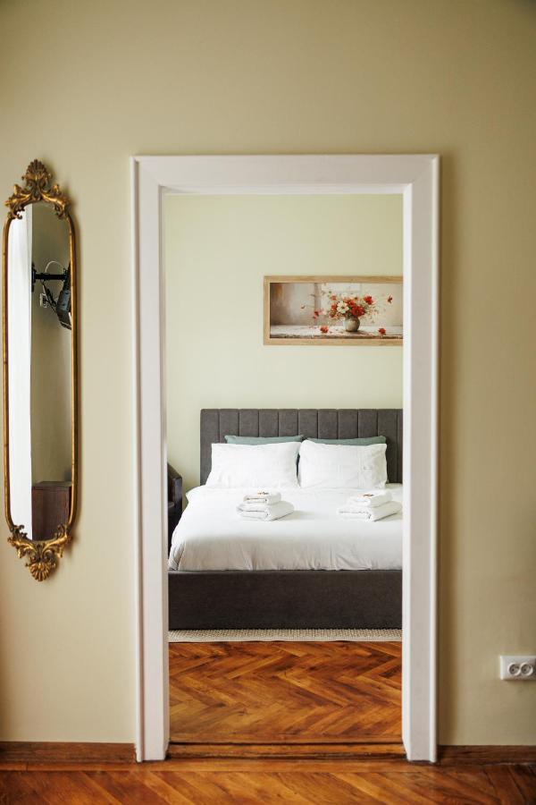 Castanilor 4 - B&B Braşov