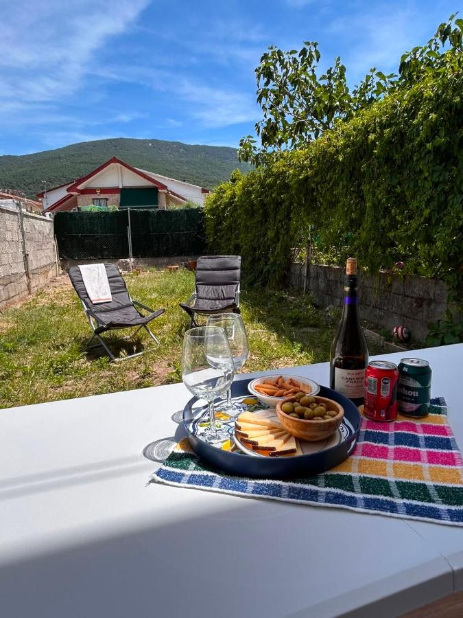 Casa rural en La Adrada con jardín - B&B La Adrada