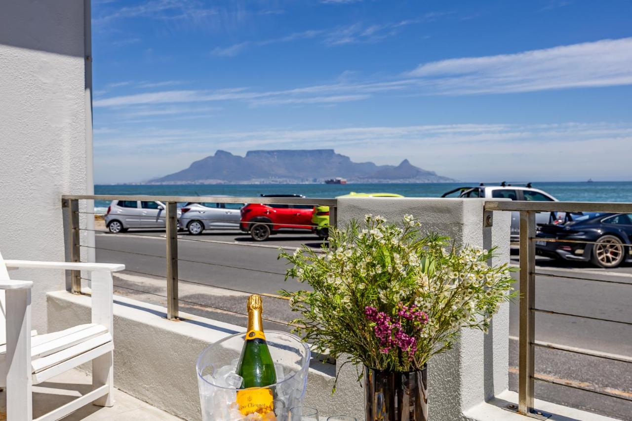 Altona- 5 Bedroom Beach House, Bloubergstrand - Ferienwohnung Bloubergstrand