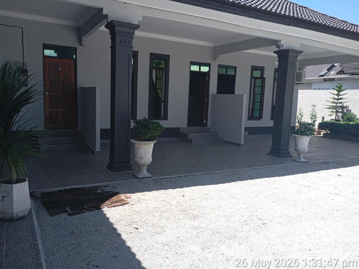 Suria guesthouse - B&B Kampung Raja