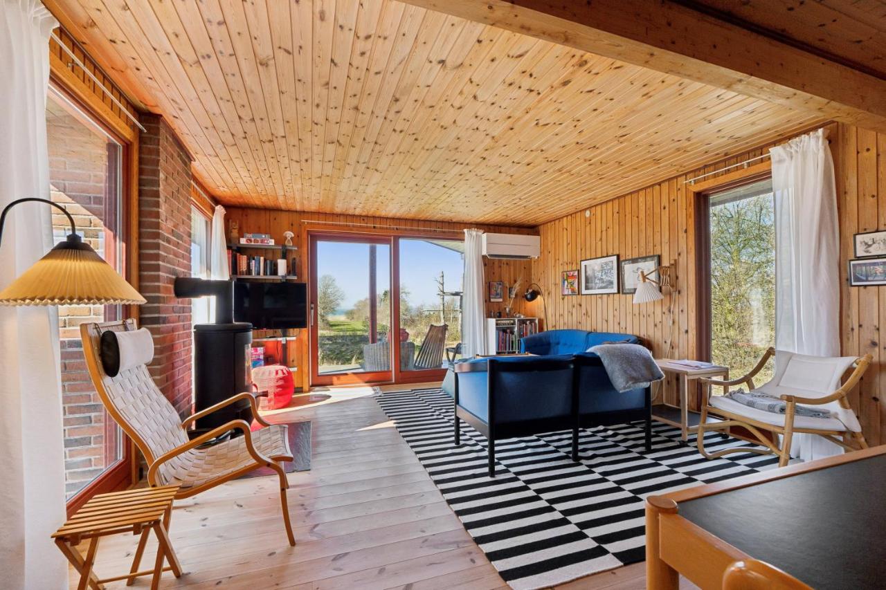 Cozy Cottage With A Beautiful View - B&B Tranekær