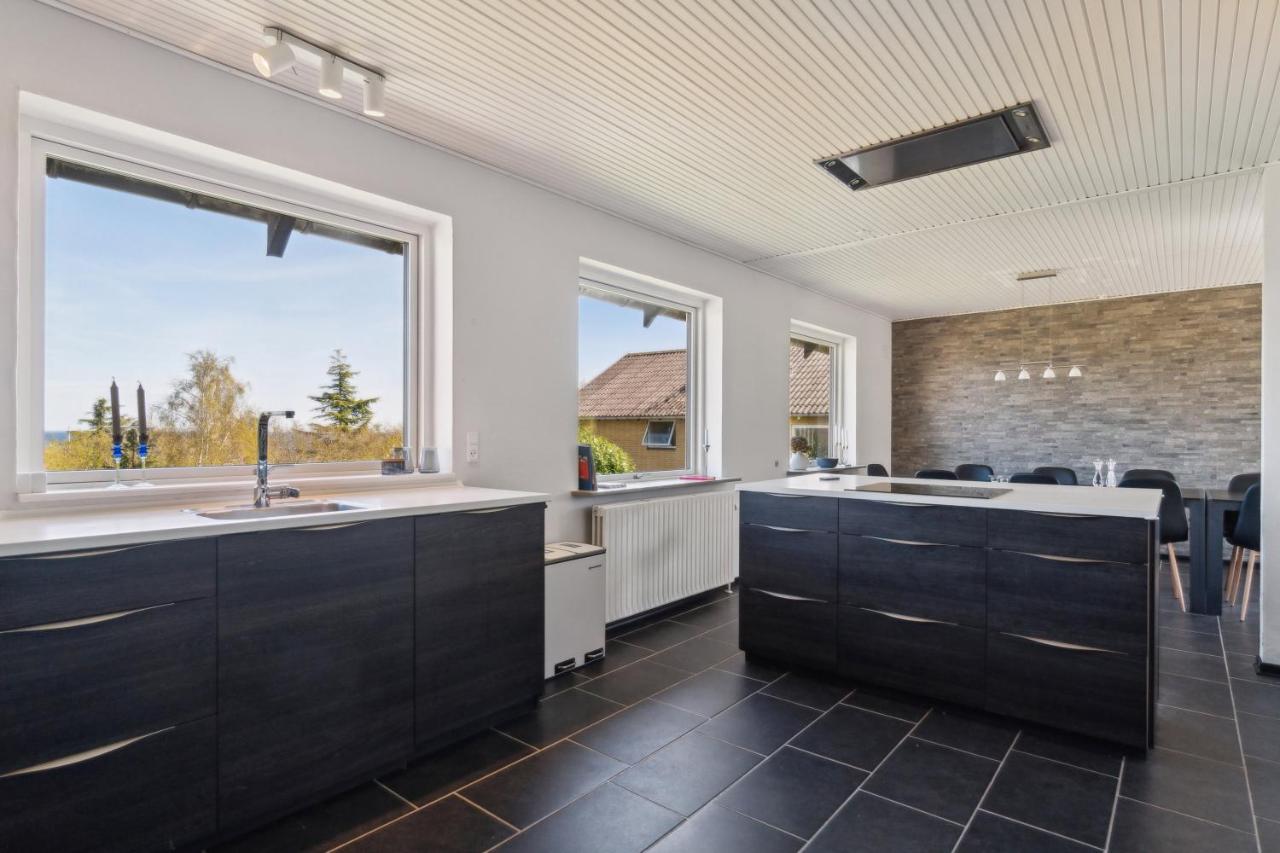 Modern Holiday Home With Sea View In Tejn - B&B Sandkås