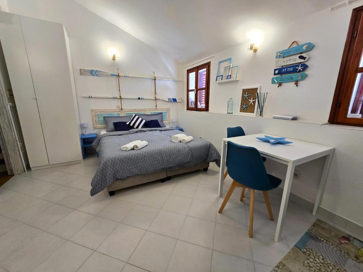 Studio Mare Fuori with terrace - B&B Rovinj