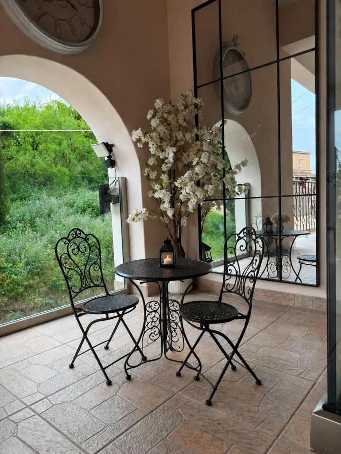 Loula's Holidays Apartment with Balcony close to Corfu Town - Chambres d'hôtes Karyófyto