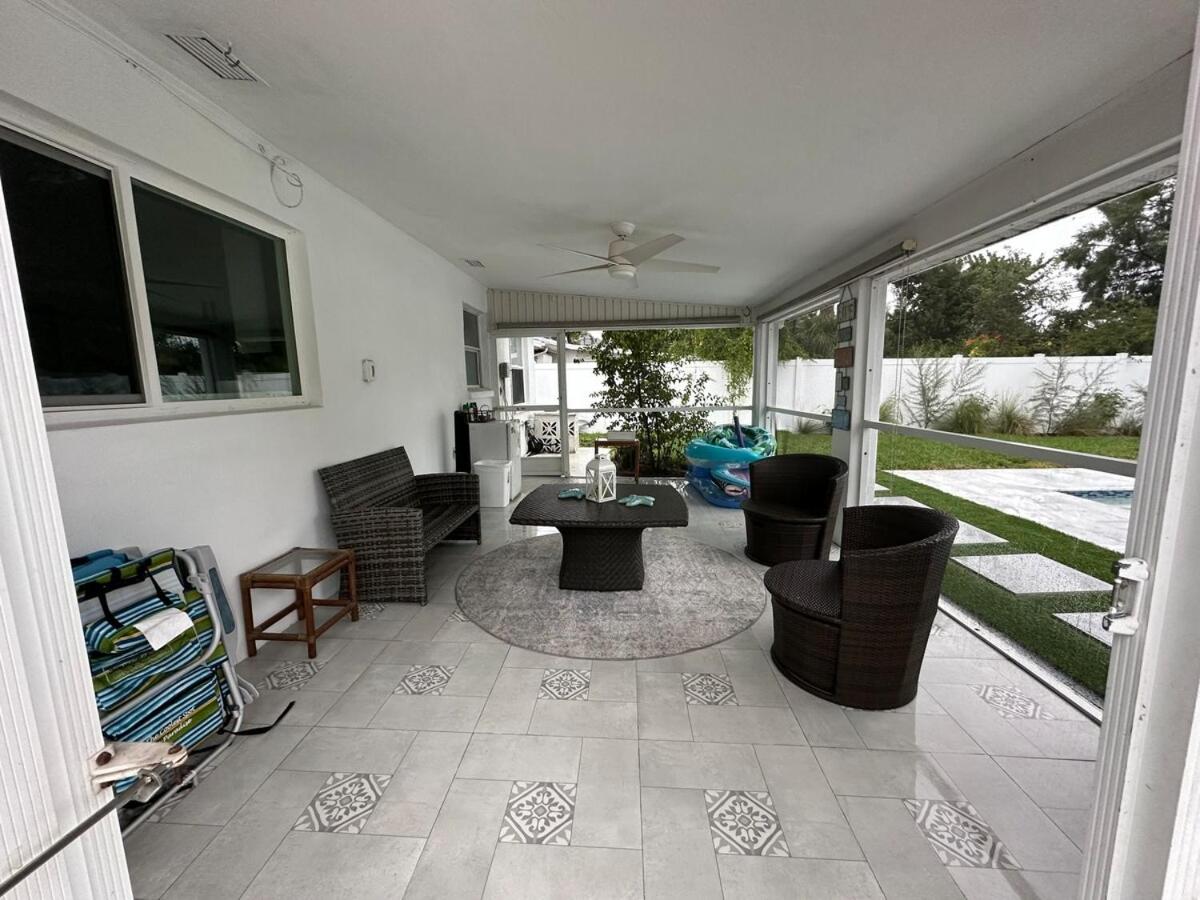 Pool house a mile from the beach - Bed and Breakfast Bonita Springs