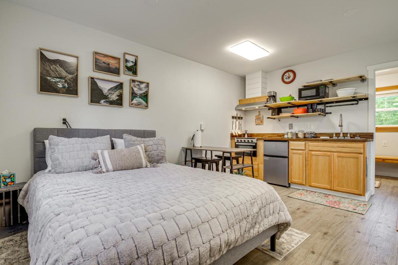 Pet-Friendly Quaint Cottage: Park-Like Setting - B&B Monroe