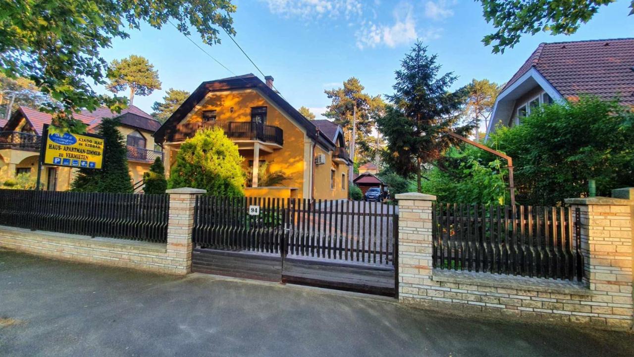 Ágnes Vendégházak Siófok-kétágyas szoba erkéllyel - Chambres d'hôtes Siófok