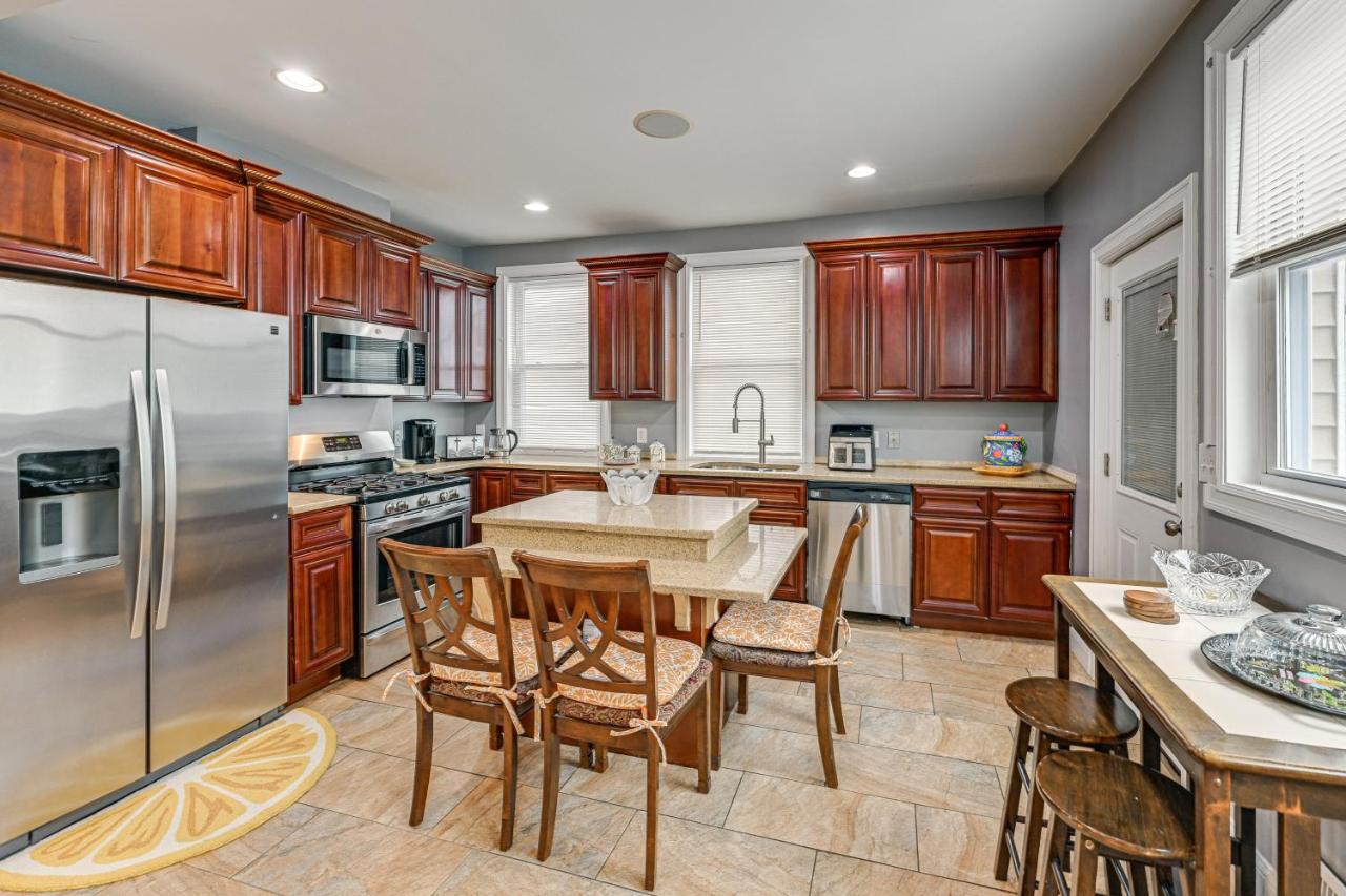 Walk to the NYC Train! Mt Vernon Escape w/ Patio - B&B Mount Vernon