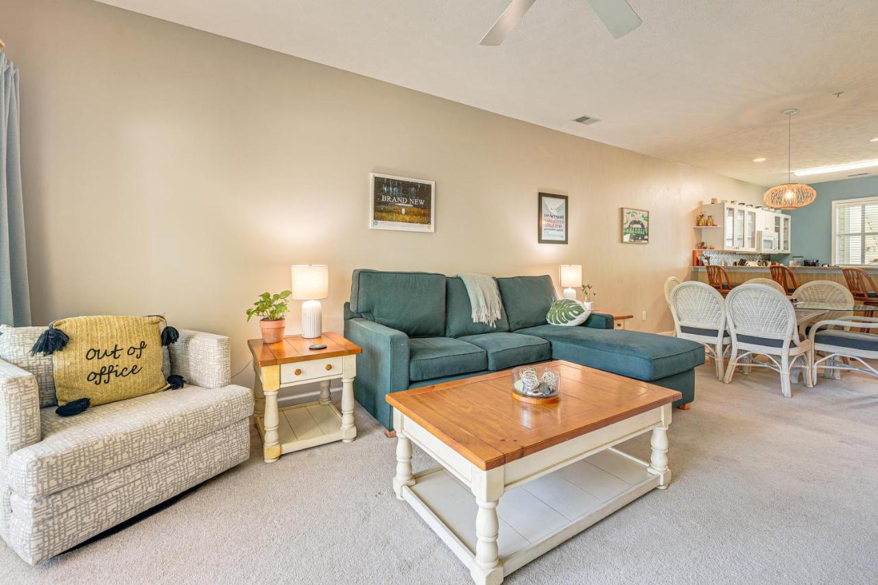 Sunny Coastal Condo ~ 1 Mi to N Myrtle Beach! - B&B Myrtle Beach