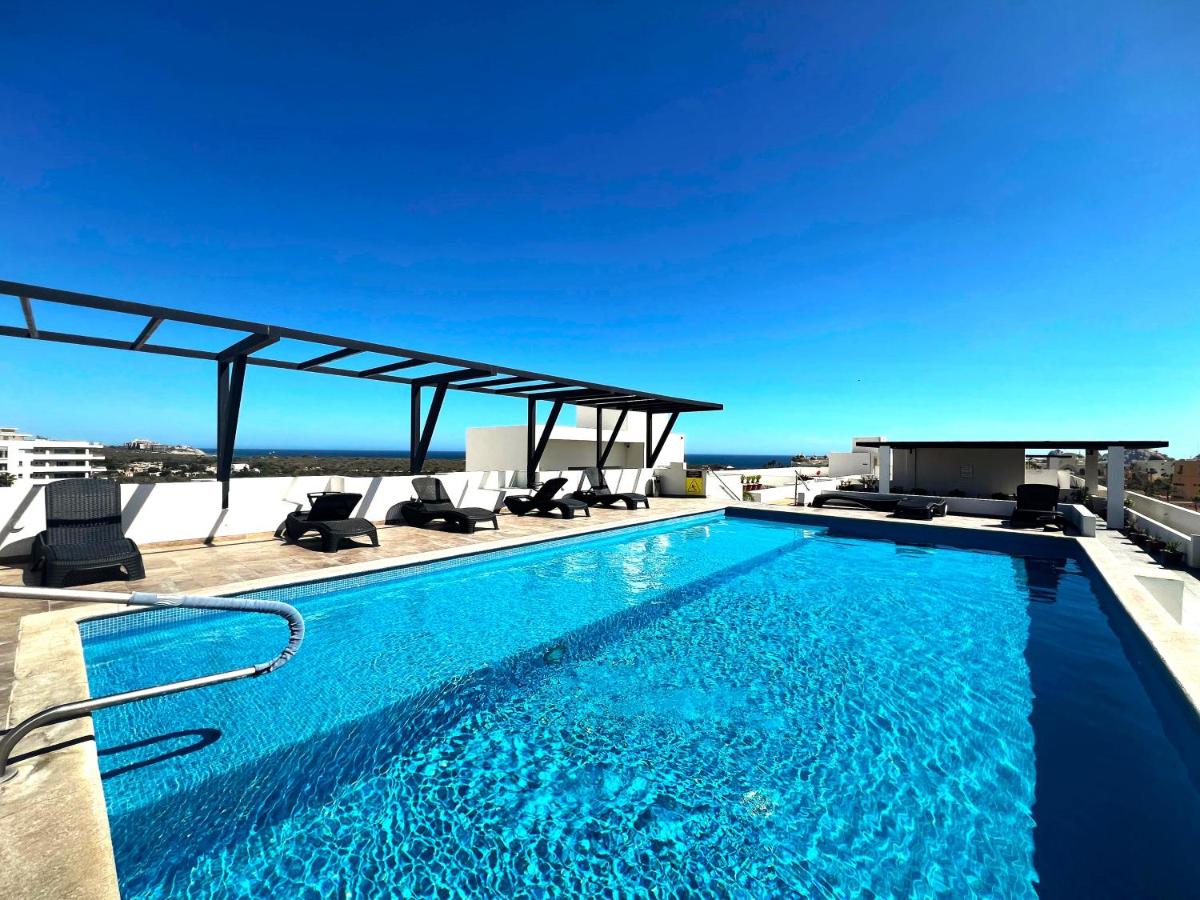 Bahia del Tezal 103b Modern 1BR Retreat with Rooftop Pool & Beach Access - B&B Cabo San Lucas