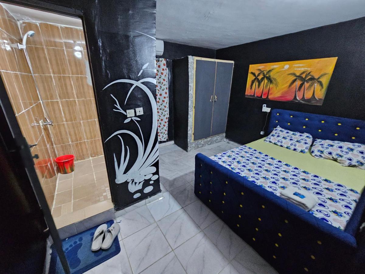 Une chambre,salon,cuisine à Port-Bouet cité SiPiM aéroport - Ferienwohnung Abidjan