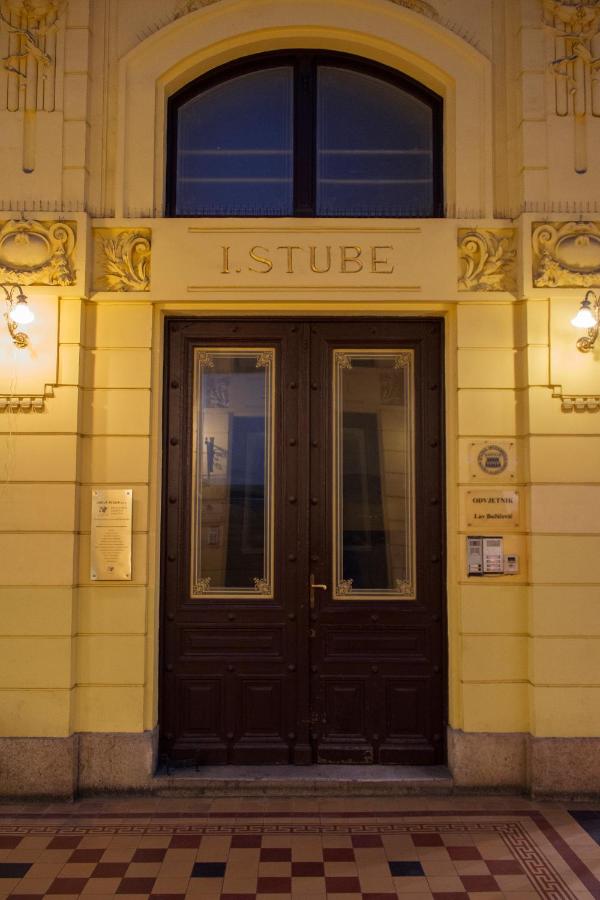 Octagon Main Square Apartment - B&B Zagreb