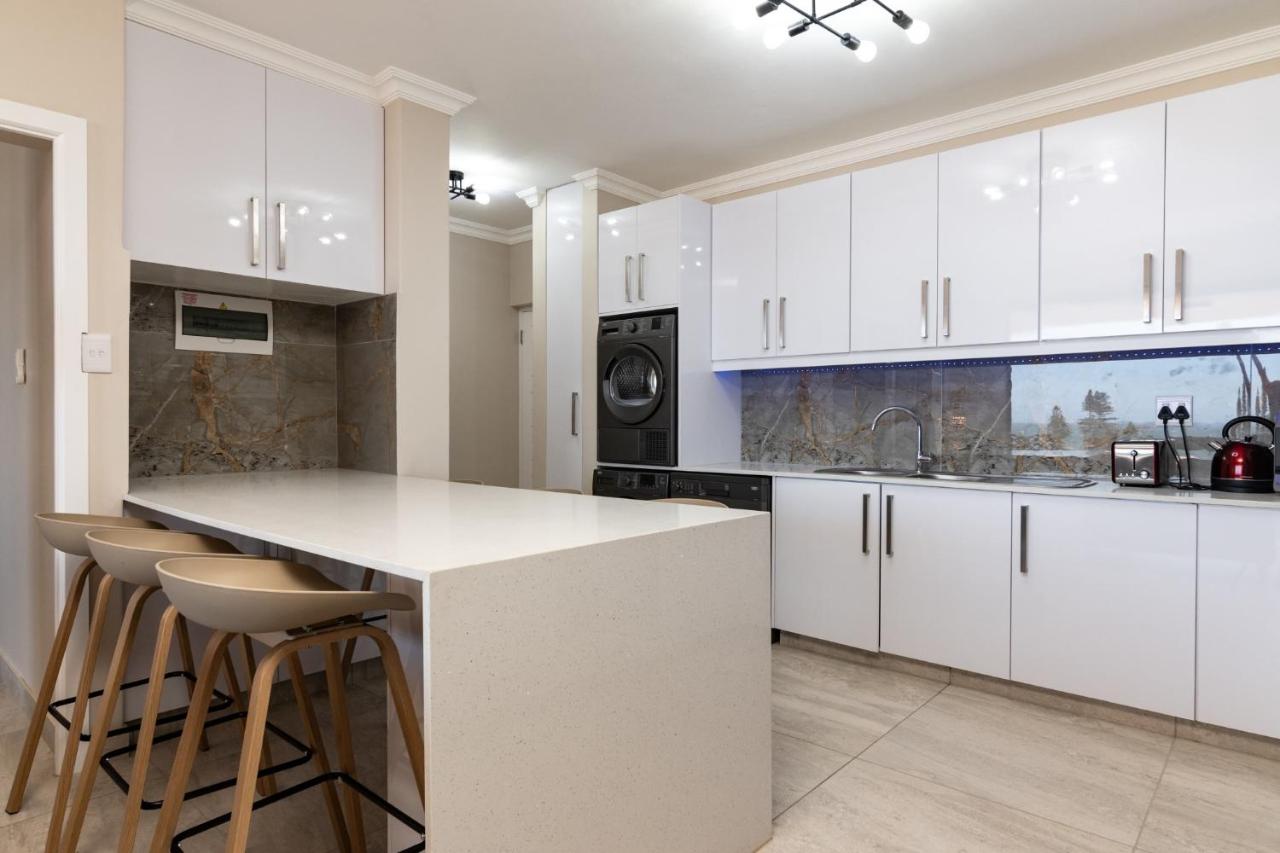 Shanthi Apartment 6 - Bed and Breakfast Ballito