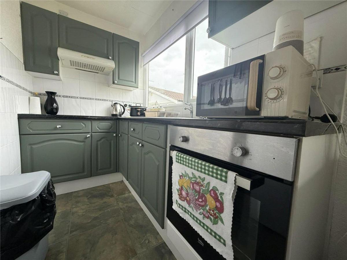 Homely 2-Bed Chalet in Bridlington - Free WiFi - Bed and Breakfast Bridlington
