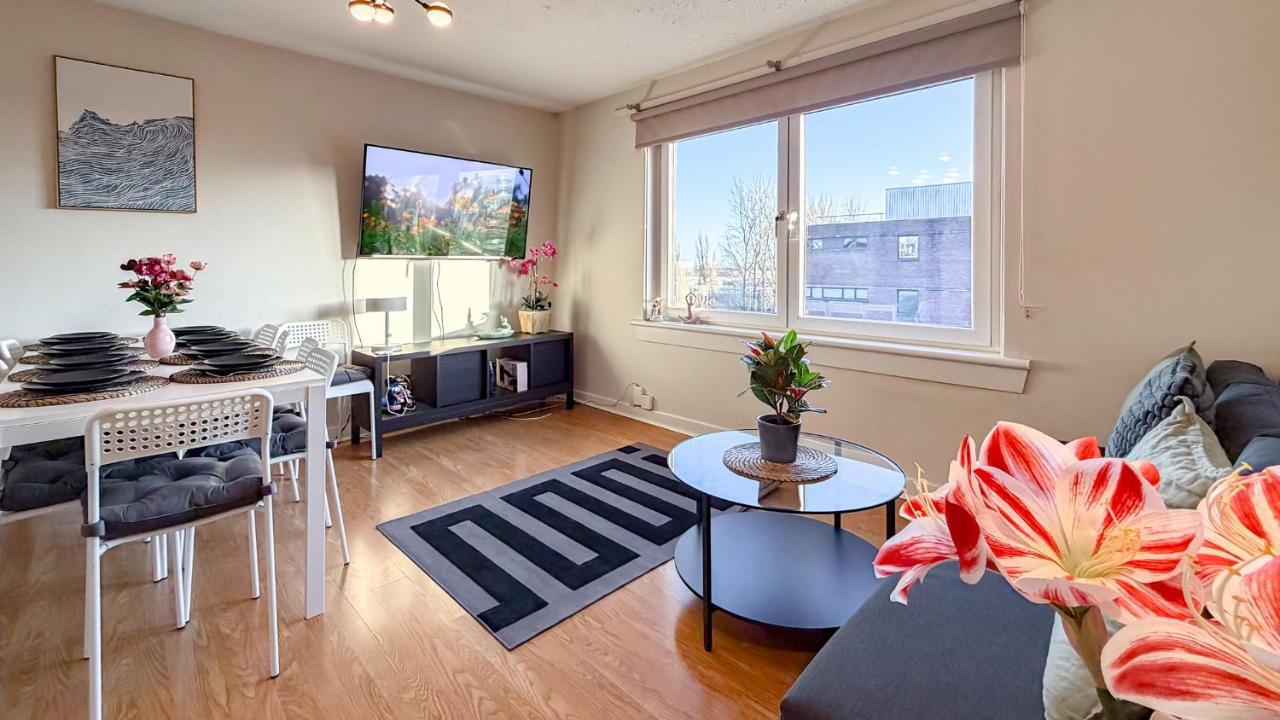 Stylish 3-Bedroom Apartment for Families & Groups - B&B Clydebank