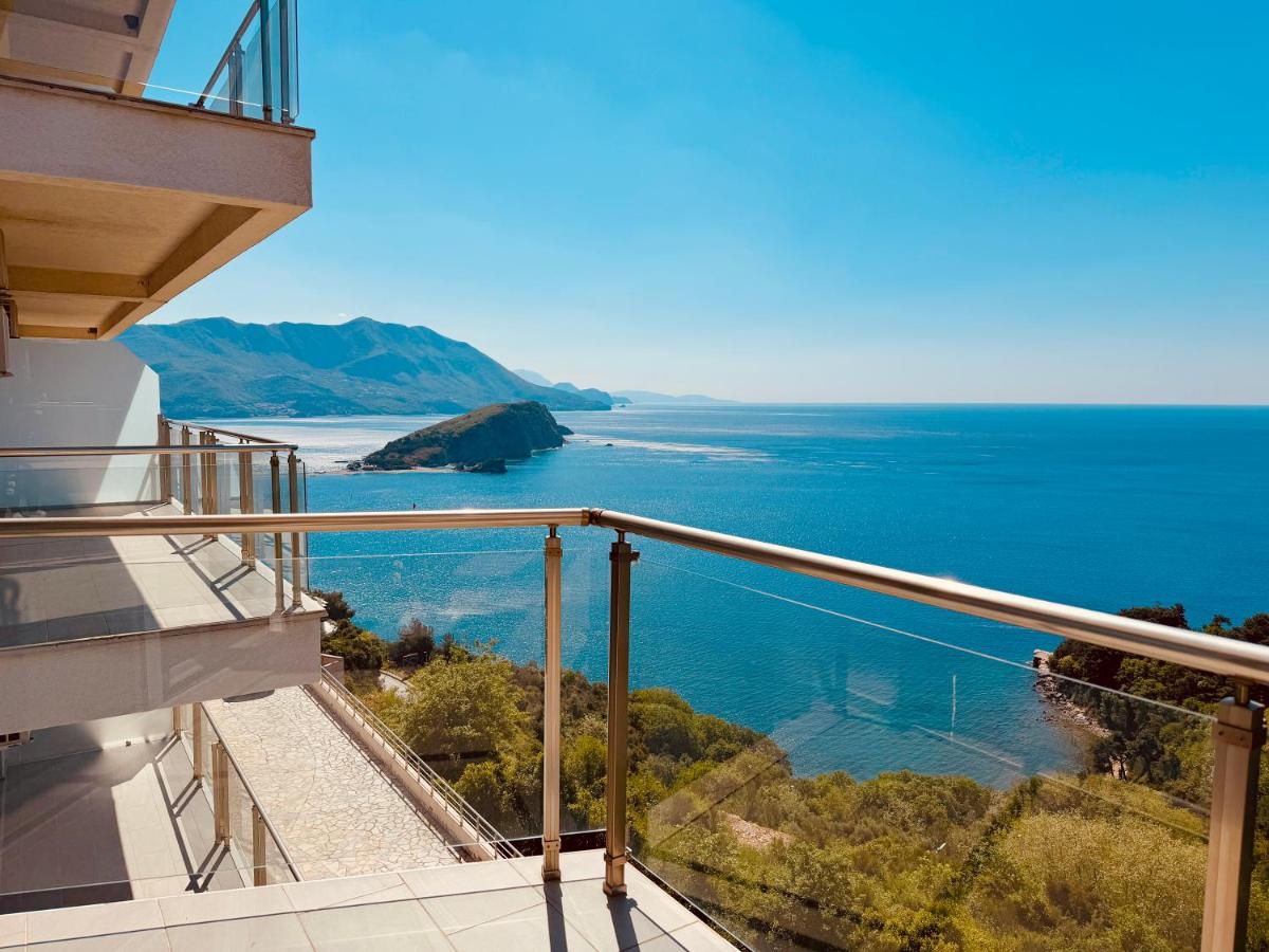 Top-Hill Stunning View 2 BDR Apt & Sunset Terrace - Ferienwohnung Komoševina