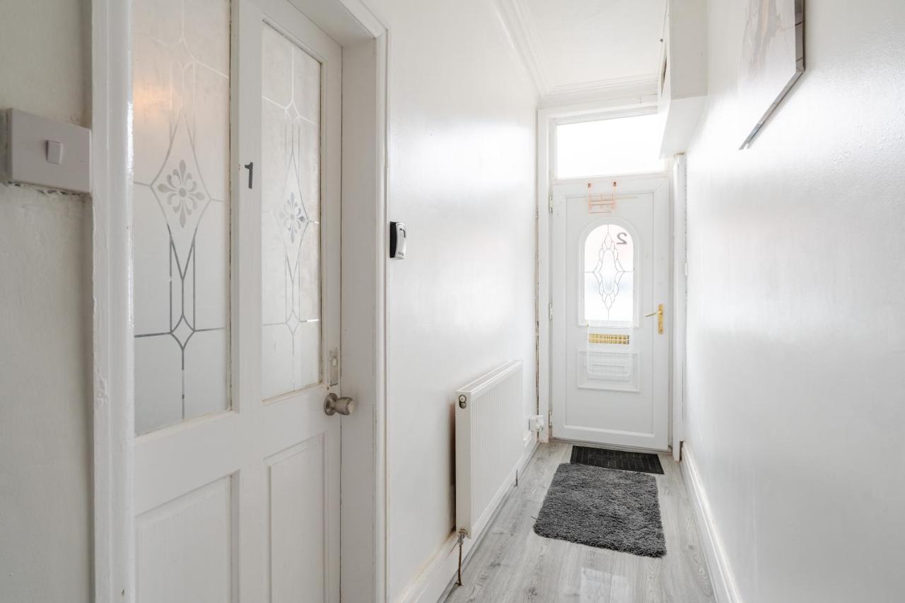 Denton Luxury Home - Sleep 8 - Speedy Wi-Fi - Free On-Site Parking - Chambres d'hôtes Denton