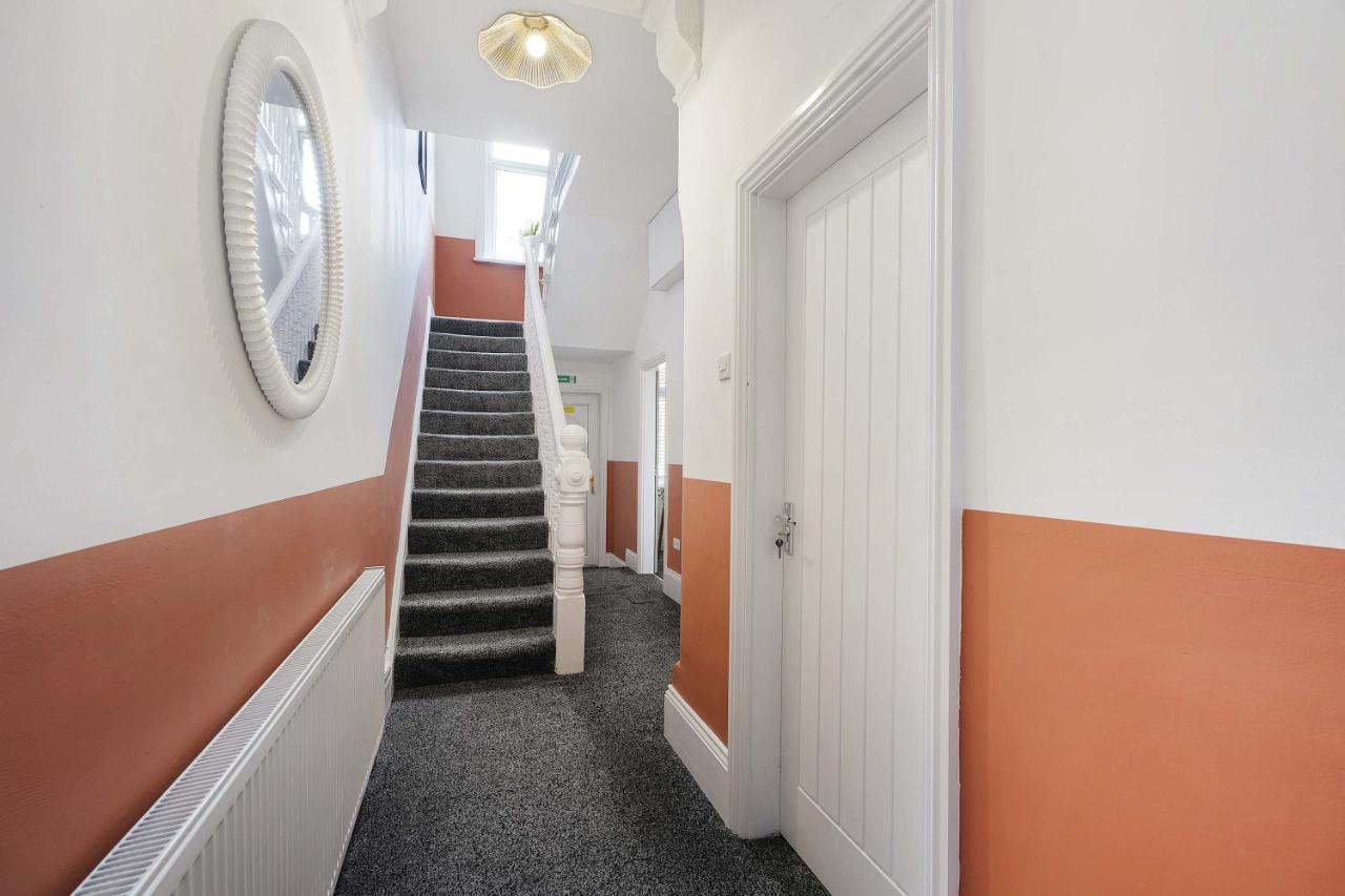Beachside 4BR Seaham Home by Stay With Us - B&B Seaham