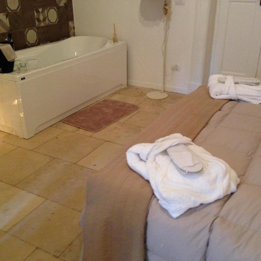 Suite mit Kingsize-Bett mit Whirlpool