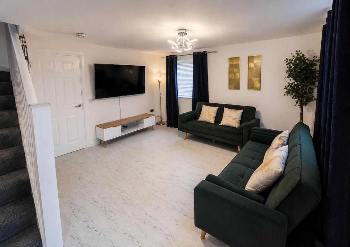 Modern Family Home, Free Parking, Garden - Chambres d'hôtes Peterborough