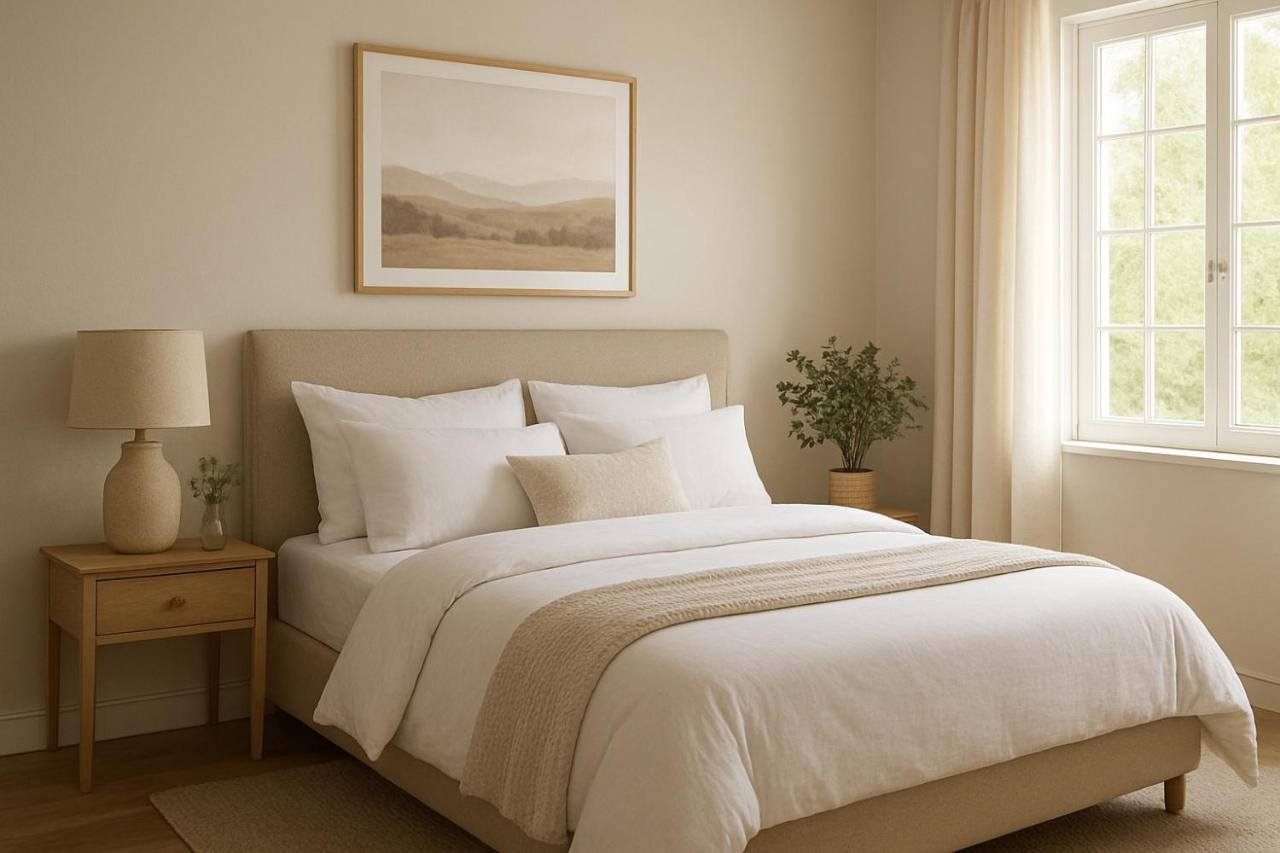 Arkona Home - Bed and Breakfast Toronto