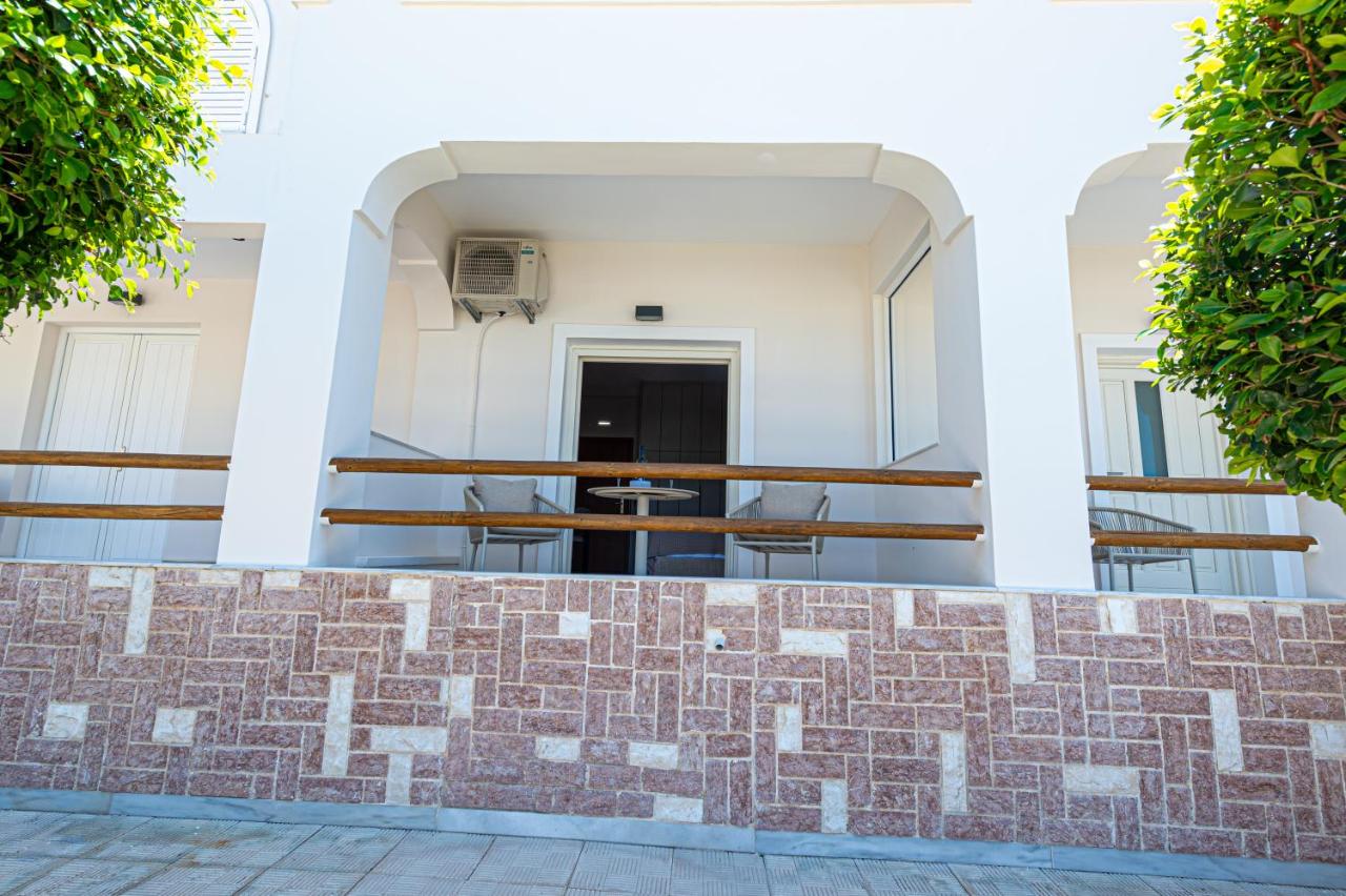 Alexandra Apartments Perissa Santorini - B&B Perissa