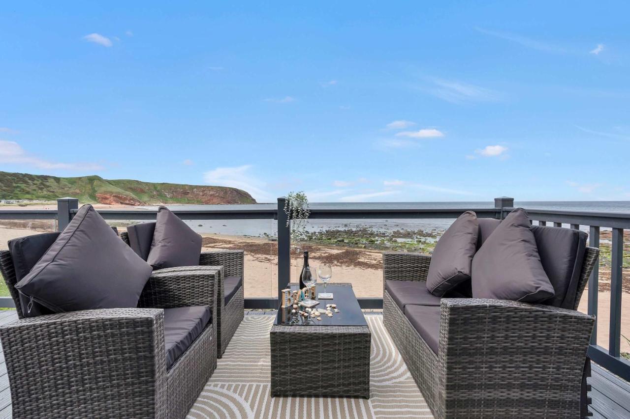 Beachfront 2BR Lodge - Wi-Fi - Parking - Sleeps 6 - B&B Cockburnspath