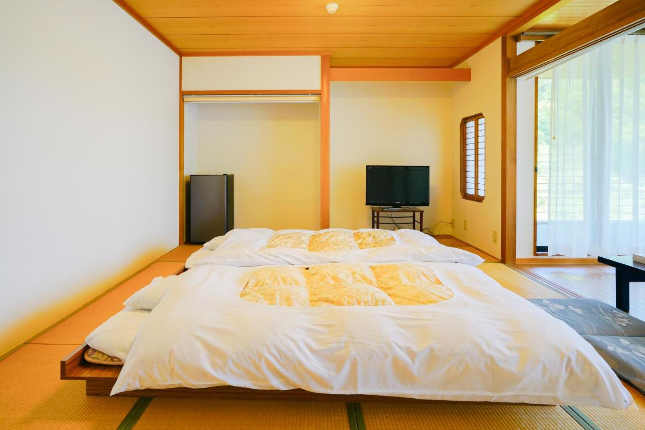Zweibettzimmer mit Bergblick