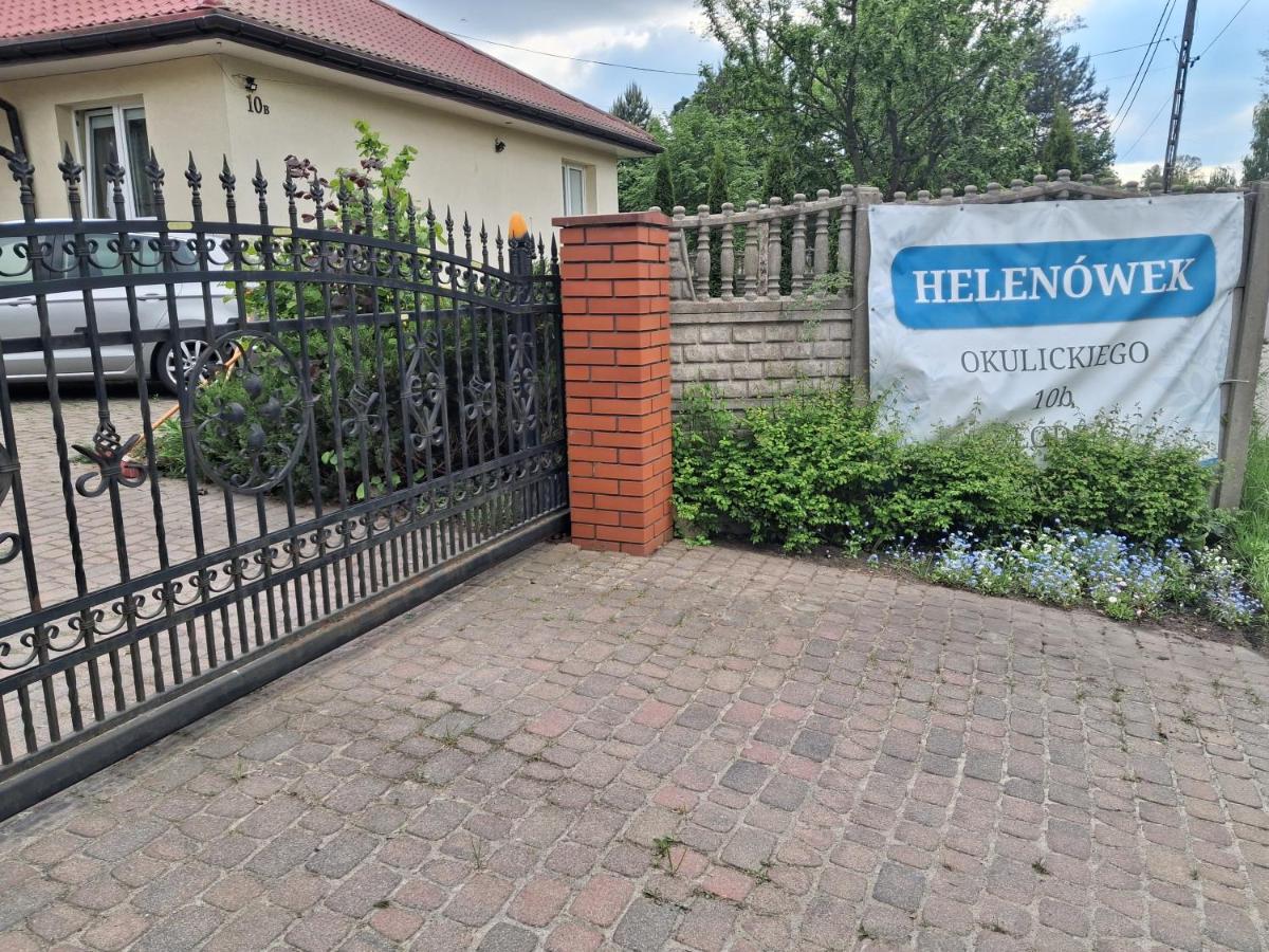 Pokoje gościnne ŁÓDŹ "Helenówek", Parking - Chambres d'hôtes Łódź