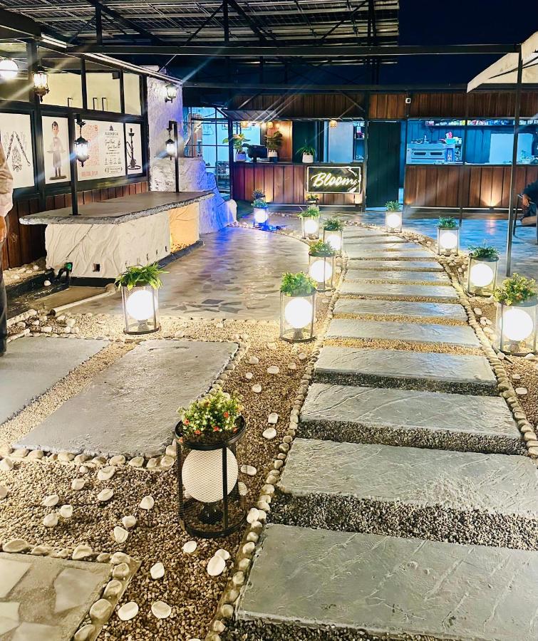 Sky View Luxury Apartment Rooftop Cafe Access - B&B Rawalpindi