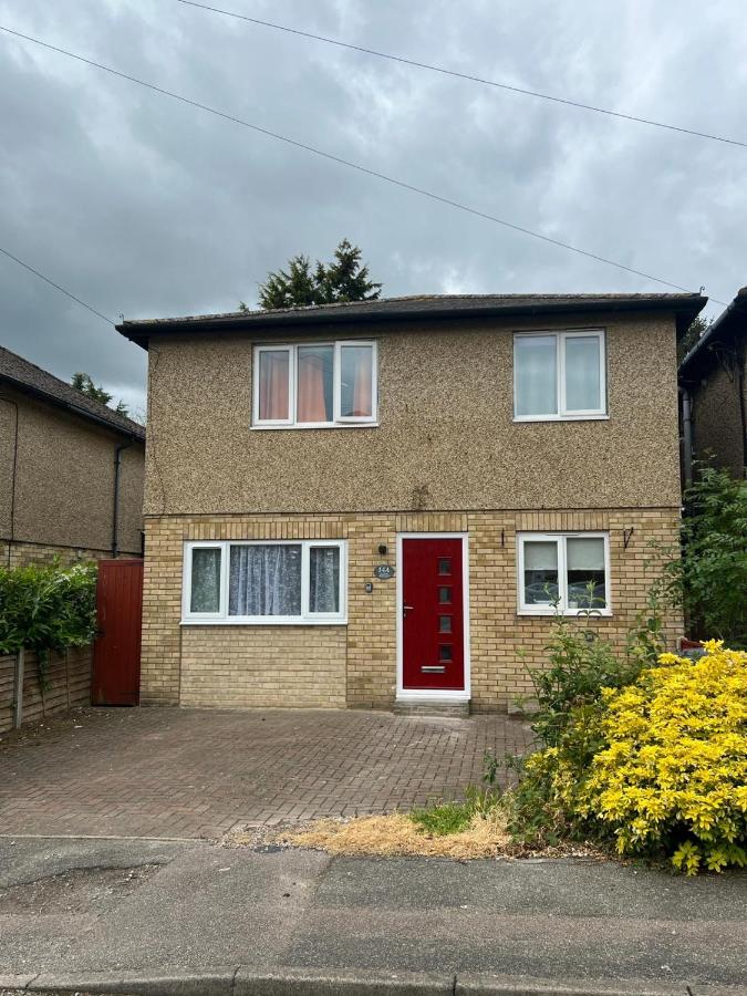Huntingdon 5 bedroom 4 double beds, off road parking close town centre - Chambres d'hôtes Huntingdon
