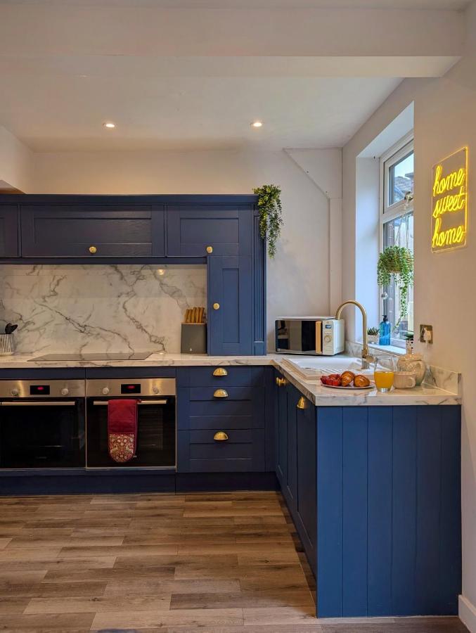 Dawns House Cromford, Peak District, Hot Tub, for 6 - stunning views - B&B Cromford