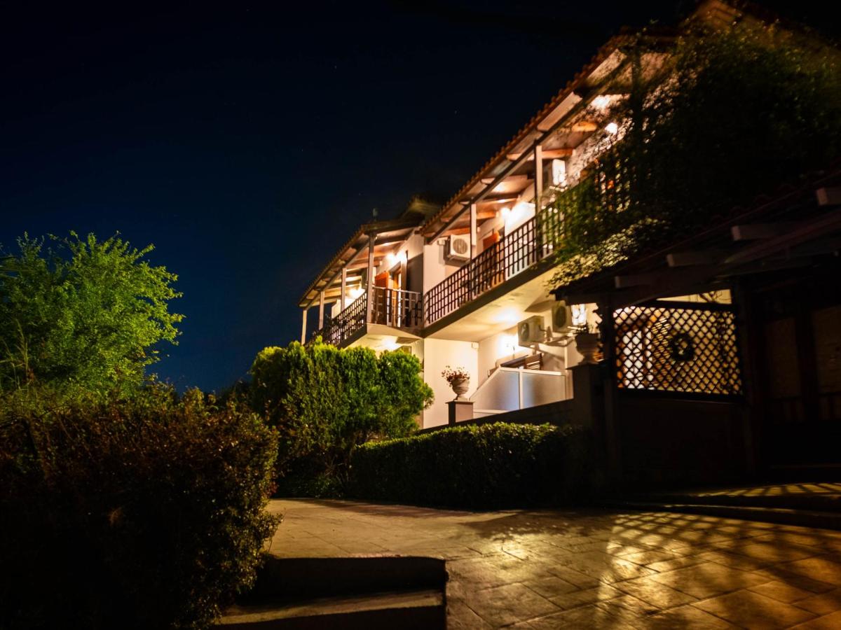 Tony studio & apartments - Bed and Breakfast Laganás