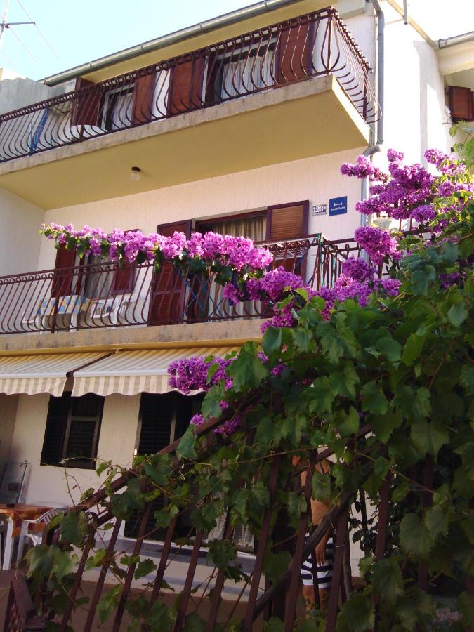 B&B Grebaštica - Apartments Mira Grebastica - Bed and Breakfast Grebaštica