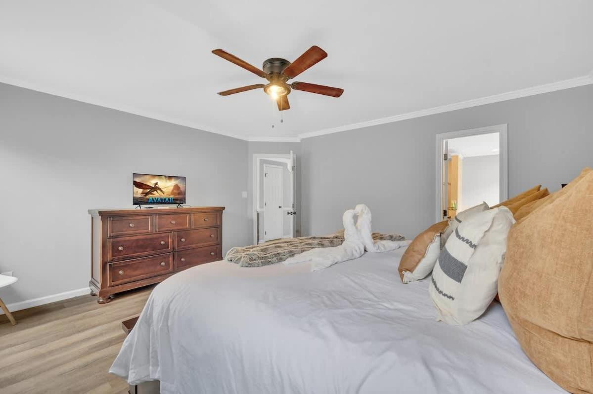King Bed - Large Yard - Near UNCC - Concord Mills - Ferienwohnung Charlotte