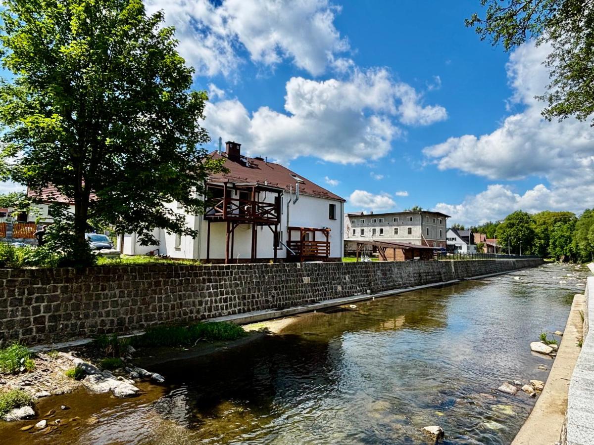 Słoneczny apartament z sauną i tarasem nad rzeką - Chambres d'hôtes Lądek-Zdrój