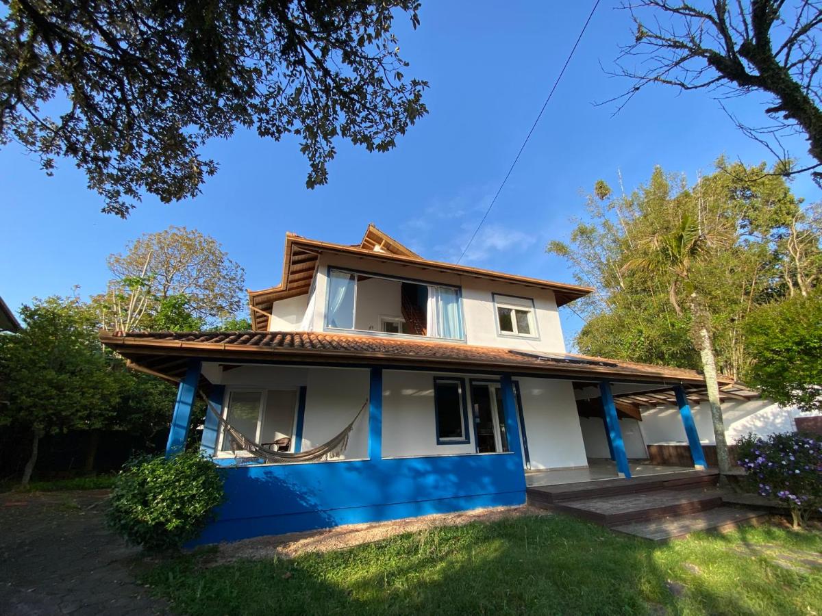 Casa Mar Alto, casa compartilhada com vibe de hostel a poucos passos da Praia Morro das Pedras em Florianópolis - B&B Florianópolis