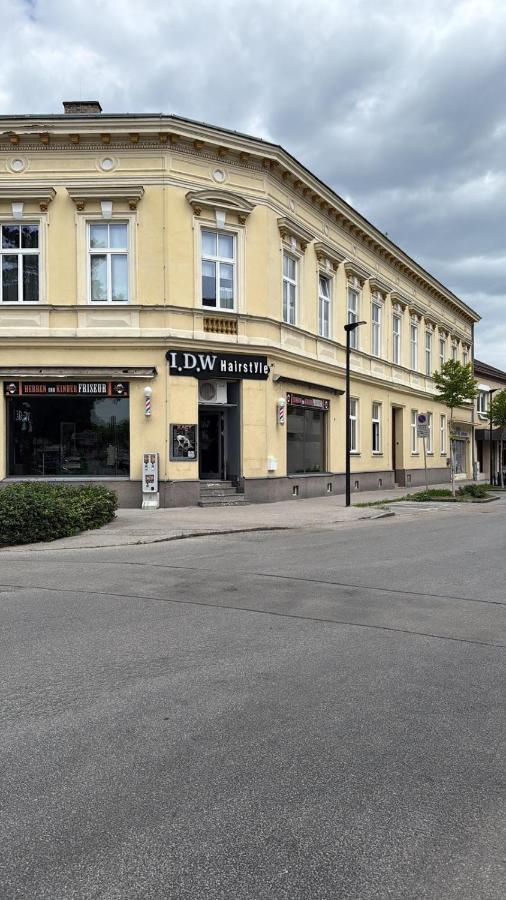 City Center Stockerau - 15 Minuten nach Wien - B&B Stockerau