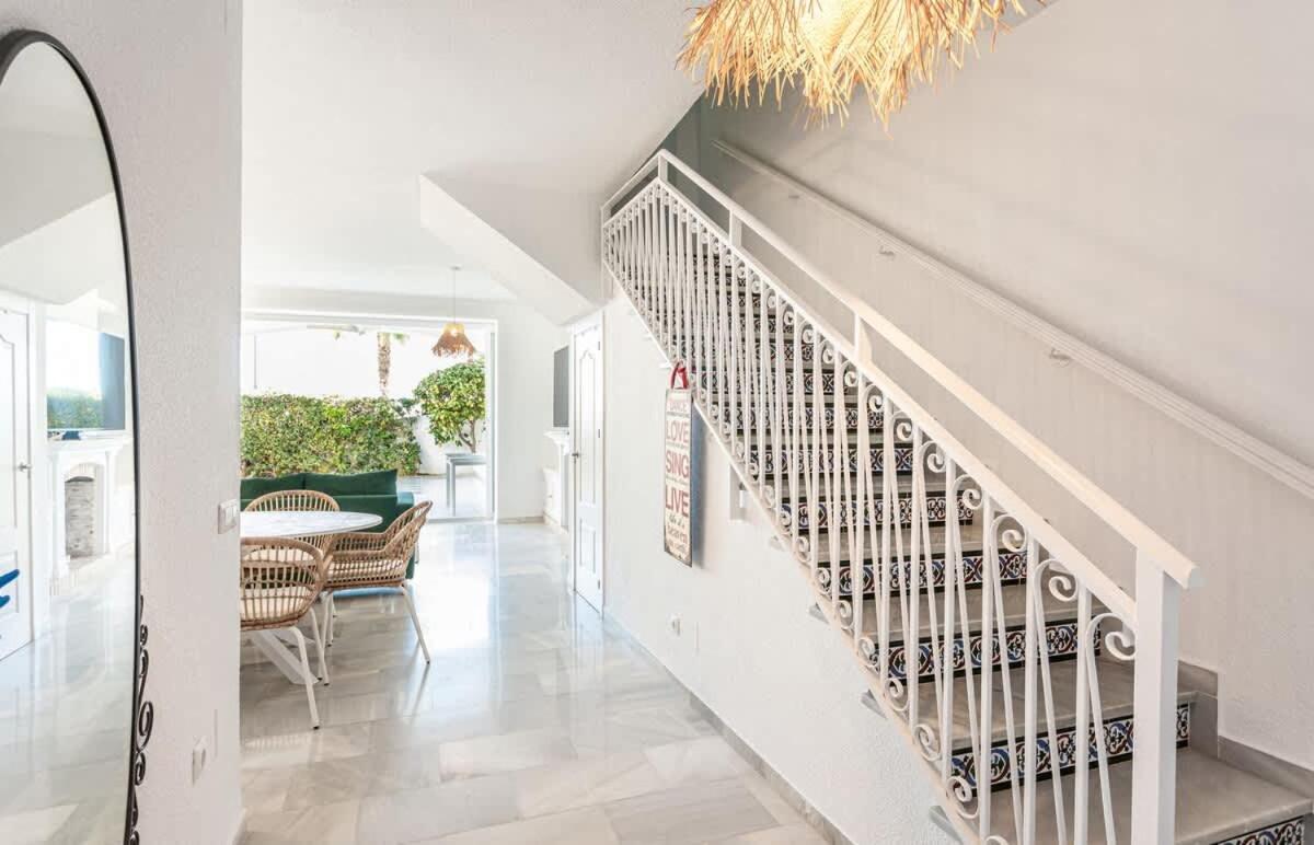 Frontline Beach Townhouse El Rosario- 4 Bedrooms - Ferienwohnung Marbella