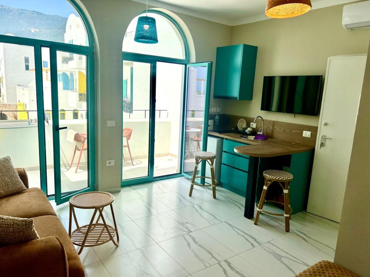 Sunset Studio Santorini 5 Minutes Walking from the Sea Free Paking - Ferienwohnung Himarë