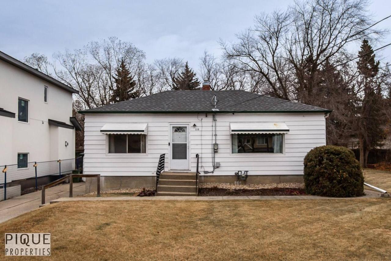 Casa LeBlanc - Latin Vibes - Sleep 4 - Netflix - Long Term - B&B Edmonton