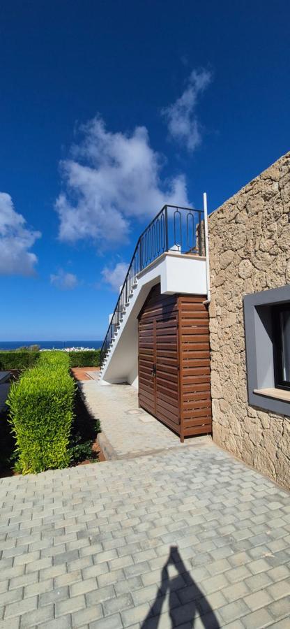 Sea View Penthouse with Jacuzzi & Roof Terrace at Northern Cyprus - Chambres d'hôtes Protaras