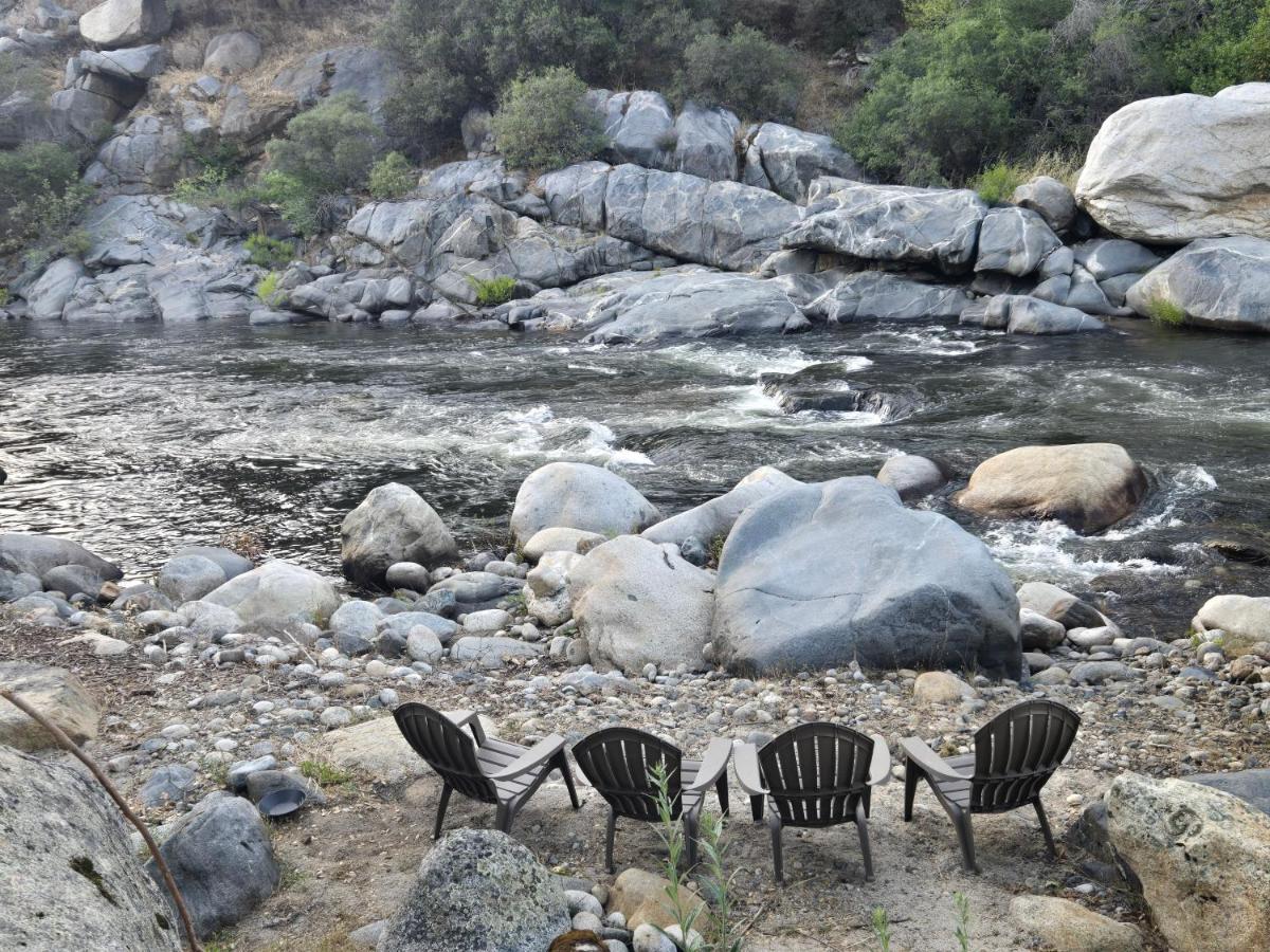 Sequoia Haven - Whimsical, Fairy Tale Earth-Berm Riverfront - Bed and Breakfast Three Rivers