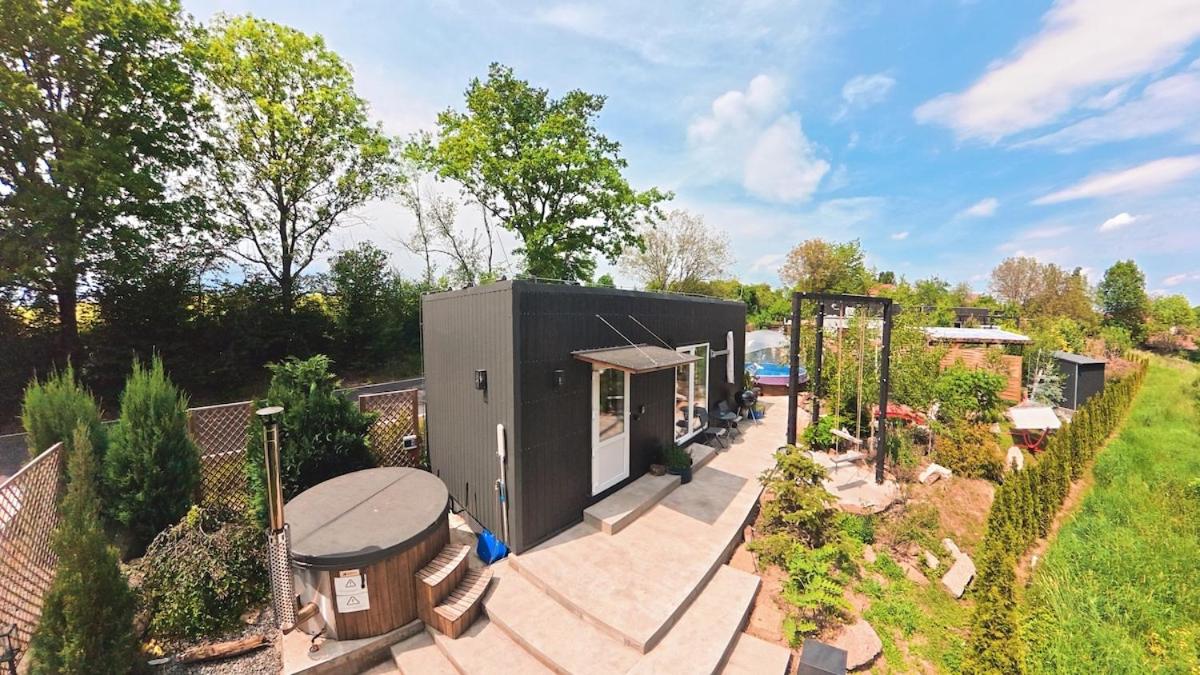 Garden Residence - The Lotus - B&B Drahobudice