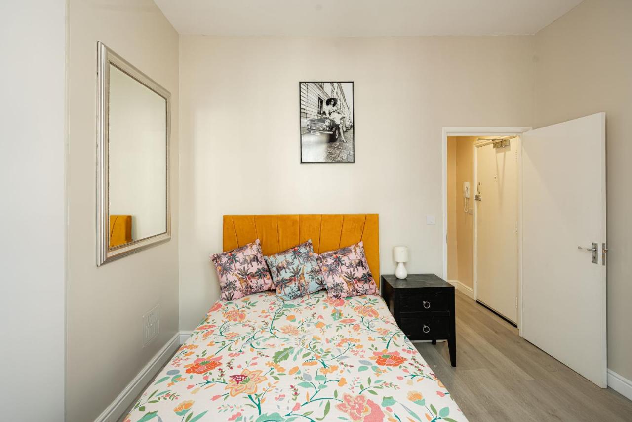 The Cozy Two beds, FREE parking, SKY - Ferienwohnung Bedford