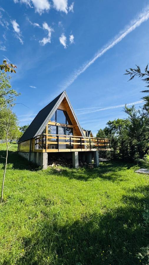 A-Frame Cabin with Private Hot Tub & Views - Chiang Rai - B&B Valea Mare Pravăț