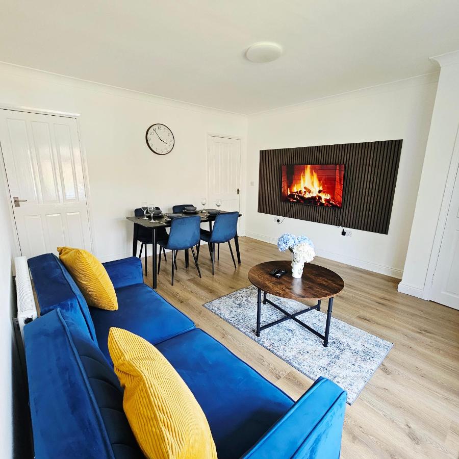 Modern Contractor & Family Friendly 2-Bed Flat - Ferienwohnung Walsall