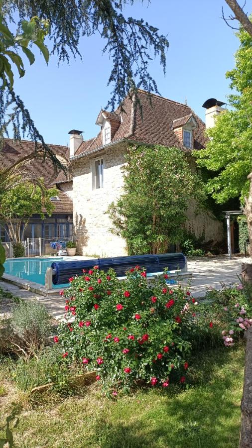 Gite de 6 à 14 pers avec Piscine-Jacuzzi- Salle des fêtes - Chambres d'hôtes Bastanès